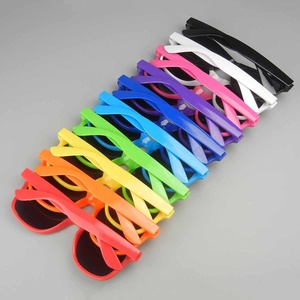 Fabricant professionnel Promotion carré PC lunettes de soleil unisexe UV400 jaune/rouge bleu clair noir blanc rouge à la mode violet - Product Image 6