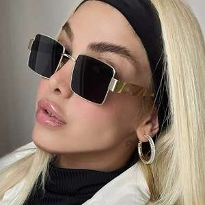 แว่นกันแดดโลหะทรงสี่เหลี่ยมสำหรับผู้หญิง ป้องกันรังสียูวี 100% แฟชั่นสไตล์สตรีทฮิปฮอปเลนส์สีดำพร้อมกรอบสีทอง - Product Image 1