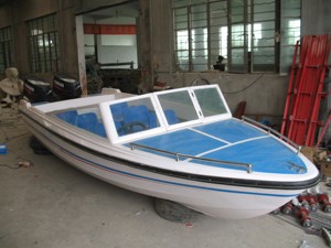Yate Deportivo <span class=keywords><strong>de</strong></span> Fibra <span class=keywords><strong>de</strong></span> Vidrio para 8 Pasajeros con Motor Fuera <span class=keywords><strong>de</strong></span> Borda <span class=keywords><strong>de</strong></span> <span class=keywords><strong>Gasolina</strong></span> y Control Remoto para Pesca y Turismo - Product Image 2