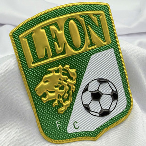 Écussons thermocollants 3D en TPU personnalisés pour maillots de football de club sportif - Product Image 5