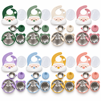 Ensemble d'alimentation pour bébé en silicone et acier inoxydable personnalisé OEM avec assiette, bol, bavoir et ustensiles à motif Père Noël