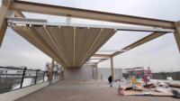 Parasol commercial en alliage d'aluminium extensible, résistant au vent, avec cadre doré