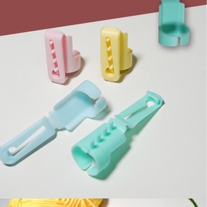 Finger Yarn Guide Plastic Knitting Tool Portable Yarn Weaver For DIY Sweater <b>Crafting</b> <b>Light</b> Blue Pink Yellow Green - Product Image 3