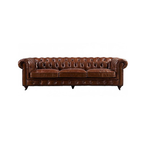 Canapé Chesterfield vintage 3 places en cuir, capitonné avec clous décoratifs, pour hôtel de luxe, hall d'hôtel, club de luxe - Product Image 3