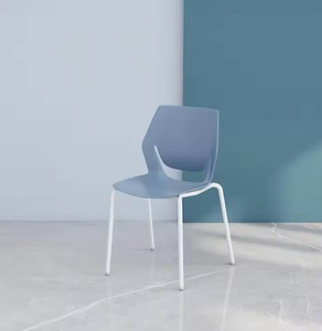 Chaise de bibliothèque et de salle de classe en plastique ergonomique à dossier creux, empilable, confortable et au design moderne - Product Image 3