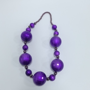 Collier de perles disco violettes géantes - Marque STAR Accessoire de fête de Mardi Gras et de Noël à lancer - Product Image 6