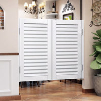 Porte à persiennes en bois massif moderne avec panneaux de porte demi-encadrés, cloison de couloir sur mesure pour usage résidentiel