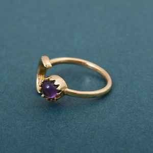 Bague demi-lune en laiton plaqué or 14 carats faite à la main avec améthyste, ajustable, style bohème, pour mariage et fiançailles - Product Image 2