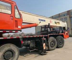 Grúa sobre camión Tadano TG-1000E de 100t fabricada en Japón, capacidad de elevación de 150 toneladas, mejor precio, con motor, bomba y cojinete originales Tadano. - Product Image 5