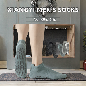 Xiangyi Malla transpirable Antideslizante Yoga Grips Plain Black Calcetines antideslizantes para hombres Logo en la parte inferior Temporada juvenil-Primavera - Product Image 2