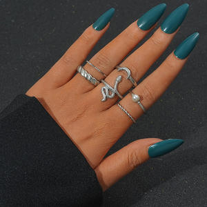 Juego de Anillos de 6 Piezas Marilyn Moderno de Aleación Estilo Europeo Americano con Forma de Serpiente, Media Luna y Perla, Combinación Unisex para Mujer - Product Image 2