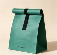 Sac cadeau en papier biodégradable recyclable à fond roulé, fermeture magnétique, ruban noir, logo personnalisé, impression quadricolore disponible