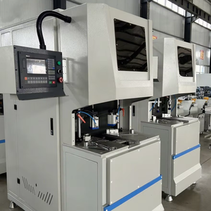 Machine de nettoyage d'angle CNC pour PVC avec neuf fraises pour le traitement des portes et des fenêtres - Product Image 1