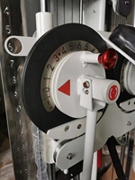 2023 Appareil de musculation multifonctionnel sur pied avec sélection de charge par broches pour soulevé latéral