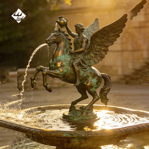 Fontaine d'ange en bronze grandeur nature montant un Pégase, grande sculpture paysagère d'extérieur - Product Image 2