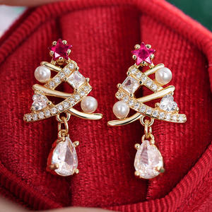 Pendientes colgantes de árbol de Navidad dorados con cristales de imitación y perlas para mujer, joyería de fiesta, bonito diseño de estrella - Product Image 3