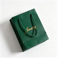 Sacs en papier de luxe personnalisés en gros, vert foncé avec logo doré, sacs cadeaux en papier avec poignée en corde pour bracelets, boucles d'oreilles, colliers