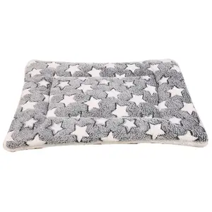 Sıcak satış yavru köpek kedi hayvanlar için polar battaniye yastık yumuşak sıcak battaniye Pet pençe baskı ile uyku Mat kapak