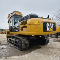 Excavatrice sur pneus d'occasion Caterpillar 330D2L de 30 tonnes avec godet de 1,5 m et puissance de 154 kW, en stock