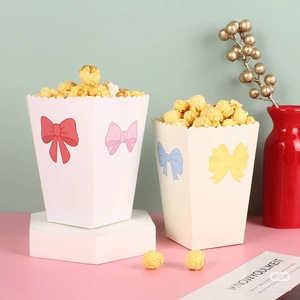 Cubo y Caja para Palomitas de Maíz de Papel Kraft Reciclable con Logotipo Personalizado, Grado Alimenticio, con Laminación Mate y Grabado en Relieve - Product Image 1