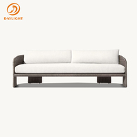 Ensemble de salon d'extérieur moderne en rotin PE, 2 chaises profondes avec coussins crème travertin pour piscine, villa, complexe hôtelier