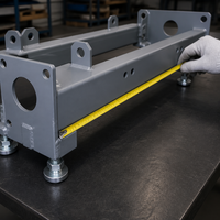 Structure tubulaire de support en acier soudé robuste avec équerres d'angle pour base de machine