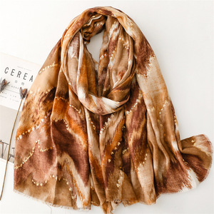 Moda Europeia Padrão Geométrico Único Impresso Xales Para As Mulheres Envoltórios Exteriores Folha De Ouro Glitter Lenço De Algodão Hijabs Muçulmano - Product Image 6
