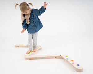 Ensemble de poutre d'équilibre moderne en bois durable Montessori pour tout-petits, lit et jouet pour la maternelle, la ferme et la chambre à coucher - Product Image 6