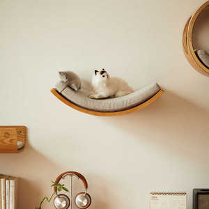 Классический настенный деревянный кошачий домик-лежанка Moon's Nest с игрушками, всесезонный, компактный, в картонной упаковке - Product Image 1