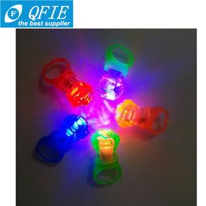 Yiwu's Mini LED Finger Light Toy Plastic Magic Rose Multicolor Unisex CE Certified para niños - Product Image 3