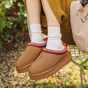 Bottes en coton de style marche pour hommes et femmes, Uggs 2025, haute qualité, logo personnalisé original, bottes en laine pour la neige, semelle épaisse - Product Image 2