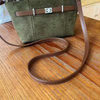 Tas Selempang Wanita Trendy Ukuran Sedang, Tekstur Suede Retro, Dua Pegangan Atas, Tali Selempang Dapat Disesuaikan, Cocok untuk Kantor