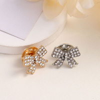 Broche de col en alliage de zinc avec perles et strass électroplaqués pour accessoires vestimentaires de mariage