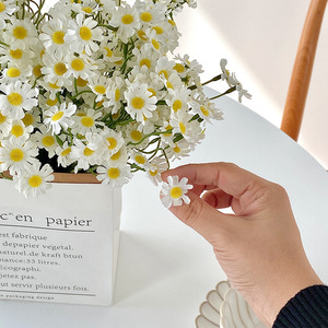 Fleurs artificielles Kch, 6 tiges, bouquet en soie pour la décoration de la maison et des mariages - Product Image 3