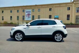 <span class=keywords><strong>Volkswagen</strong></span> <span class=keywords><strong>T</strong></span>-<span class=keywords><strong>Cross</strong></span> 2019 Usata, 1.5L Automatica, Edizione Comfort |   SUV 5 Posti con Tetto Panoramico e Basso Consumo di Carburante - Product Image 5