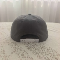 Topi Golf 5 Panel Bordir Logo Kustom Grosir, Model Snapback Jaring, Pinggiran Datar, Warna Charcoal, Gaya Vintage