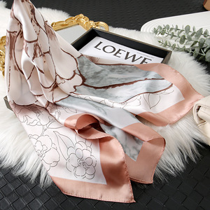 <span class=keywords><strong>Foulard</strong></span> Quadrato Elegante da <span class=keywords><strong>Donna</strong></span> 70cm/27in, Stampa Personalizzata di Design, Lussuoso Accessorio per Capelli in Seta - Product Image 2