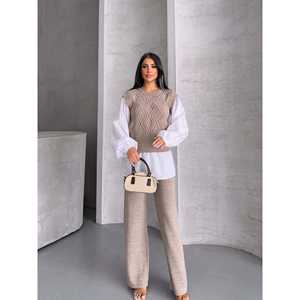 Conjunto de Punto 1561 con Detalles Bordados, Camisa Holgada de Tela de Lana con Estampado - Product Image 1