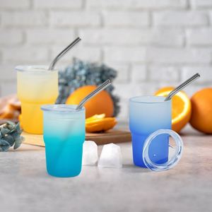 Mini-gobelet en verre dégradé de 3 oz, corps givré transparent avec couvercle et paille – Tasse à vin simple et élégante pour cadeau quotidien, bar ou fête - Product Image 1