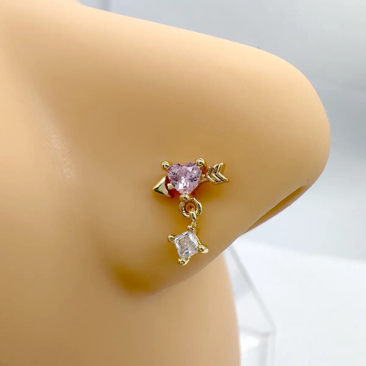 Carino cuore rosa CZ freccia a forma di L barra in acciaio inossidabile e parte superiore in rame con placcatura in oro 14K anello al naso borchie gioielli Piercing al naso