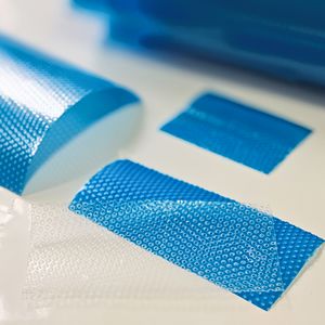 Rouleau de gel de silicone auto-adhésif transparent perforé de qualité industrielle, respectueux de la peau, pour pansements - Product Image 6