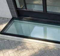 Fenêtre de toit automatique moderne en alliage d'aluminium à double vitrage Low-E pour escalier et sous-sol, personnalisable OEM