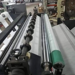Máquina cortadora horizontal Hongtong RHT-1300 1900X3500X2000 para corte de rollos de película plástica y tela no tejida - Product Image 1