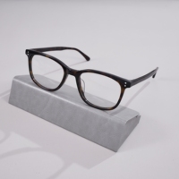 Monture de lunettes optiques carrées en acétate, style esthétique bibliothèque, luxe discret, minimalisme vintage années 90, pour boutique