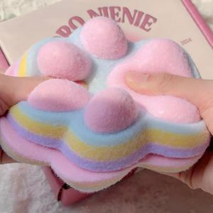 Jouet anti-stress géant en peluche floquée en forme de patte de chat, arc-en-ciel, Kawaii Mochi, à presser, doux, pour soulager le stress, idéal pour les fêtes, produit phare - Product Image 6