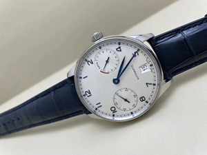 Reloj Cronógrafo Multifunción C Factory de Oro Rosa con Esfera de Marcadores de Diamantes y Correa de Goma para Hombre - Product Image 5