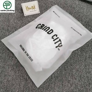 Sacs en plastique à fermeture éclair pour vêtements en gros avec impression en gravure, finition mate, logo personnalisé pour l'emballage de chaussettes, chaussures et fourrures - Product Image 5