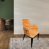 Fauteuil lounge moderne en bois courbé, structure légère en contreplaqué avec flexibilité naturelle pour usage extérieur