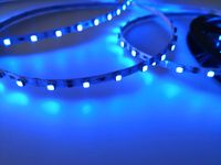 Bande lumineuse LED flexible 24V SMD 2835 à 3 rangées jaune rouge vert IP33 dimmable via Wi-Fi pour la décoration de Noël et de la pièce