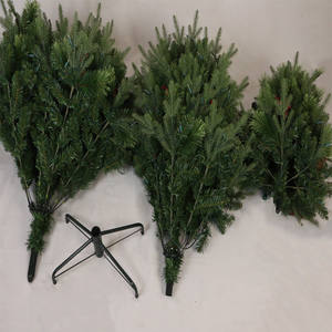 Nova Árvore de Natal Luxuosa de 7 Pés com Frutos Vermelhos e Luzes LED Alimentadas por DC da Trendy Tree - Product Image 6